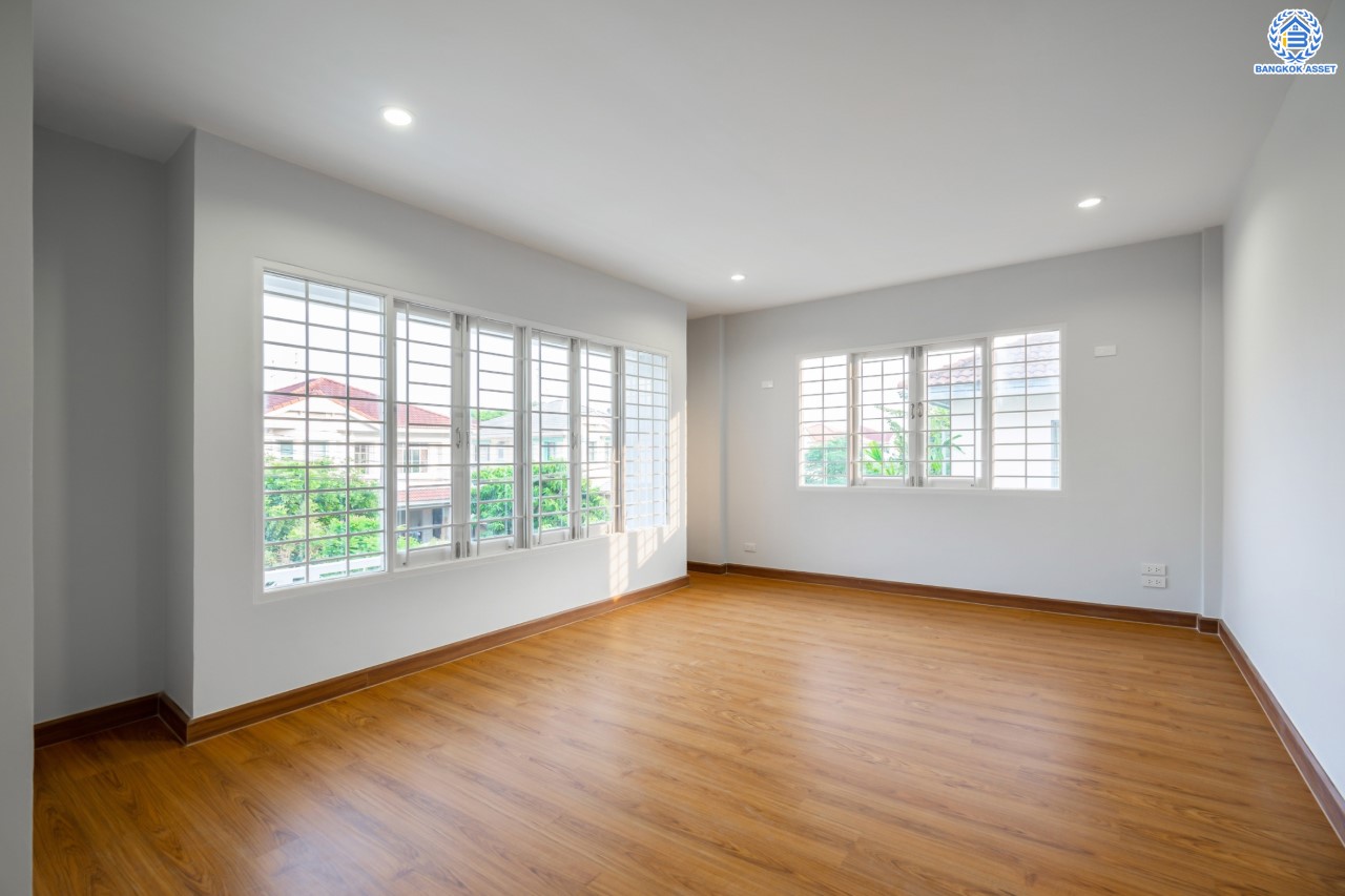 บ้านมือสองตกแต่งใหม่ ม.ชัยพฤกษ์ บางบัวทอง บ้านเดี่ยวแบรนด์ LH เนื้อที่ 79.7 ตร.ว. ฟังก์ชัน 3 ห้องนอน 3 ห้องน้ำ 1 ห้องแม่บ้าน จอดรถ 2 คัน พร้อม Facilities ครบครัน บนทำเลเดินทางสะดวก ติดถนนบางกรวย-ไทรน้อย ใกล้เซ็นทรัลเวสต์เกต และรถไฟฟ้าสายสีม่วง "สถานีบางพลู"